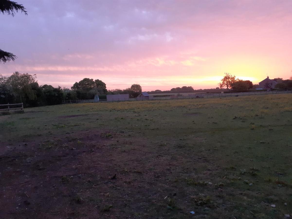 Glamping At The Retreat Wiltshire Is Rural Bliss Villa Chippenham  Eksteriør billede