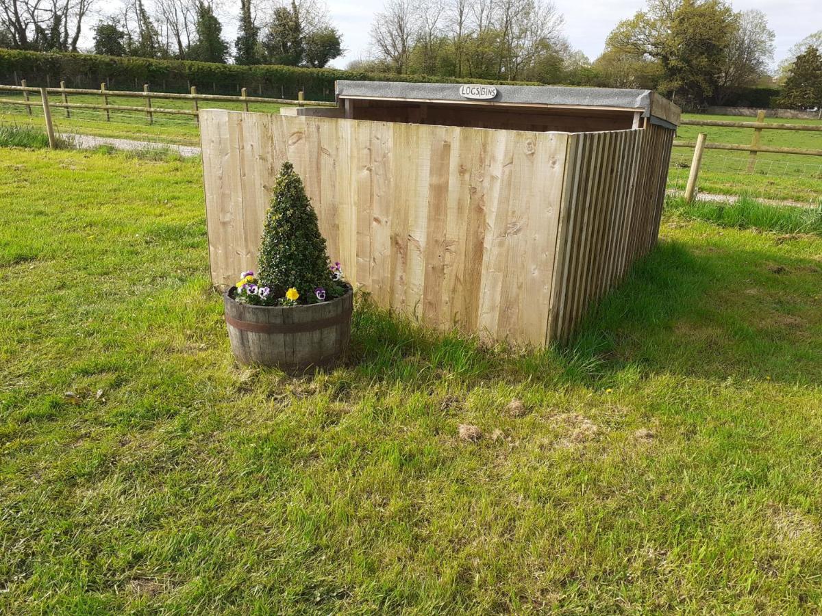 Glamping At The Retreat Wiltshire Is Rural Bliss Villa Chippenham  Eksteriør billede